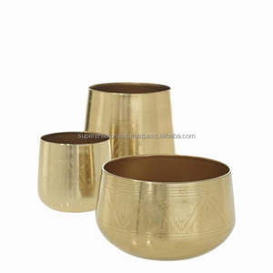 Macetero Metálico Industrial con Estructura Resistente, Ideal para Decoración de Apartamentos Tipo Loft - Product Image 1