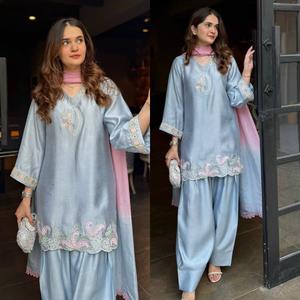 เสื้อผ้าผู้หญิงเนื้อผ้านุ่มพร้อมกางเกงฟาร์ชี งานฝีมือที่ดีที่สุดจากอินเดีย เสื้อผ้าเย็บแบบเรียบง่ายทันสมัยสำหรับแฟชั่นประจำวัน จำหน่ายราคาส่ง - Product Image 6