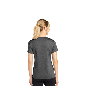La tela suave le da a la camiseta de mujer una apariencia fresca con una comodidad suave, líneas limpias y un ajuste cómodo para el día a día. - Product Image 4