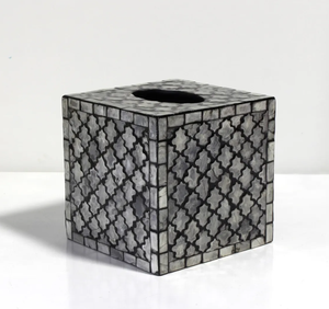 Boîte à mouchoirs carrée marocaine faite à la main avec incrustation de nacre, motif géométrique, couvercle de luxe pour la décoration de salle de bain d'hôtel - Product Image 1