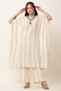 Robe Kaftan Tissée Élégante pour Femme avec Bordure à Pompons, Col en V, Manches Courtes, Kaftan Empire Tissé à la Main avec Perles et Broderies - Product Image 6