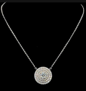 Colgante Atemporal de Oro de 14K con Halo de Diamantes, Diamante Central de Laboratorio de 2CT y Piedras Brillantes de Acento, Nueva Colección 2026 - Product Image 3