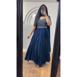 ชุดราตรีงานปักลาย Georgette และลำดับที่อุดมไปด้วย - Product Image 1