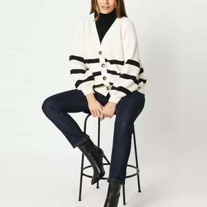 Créez vos propres pulls en tricot avec logo pour les sororités, les fraternités, les universités, les pulls universitaires unisexes - Product Image 2