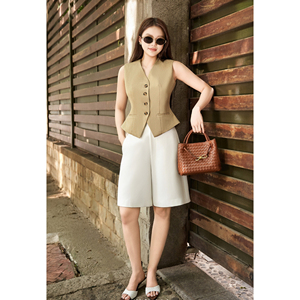 Pantalones Cortos Bermuda de Poliéster Blancos Casuales Elegantes para Mujer de Vietnam, de Cintura Alta y Corte Entallado, Marca EVAN - Product Image 1