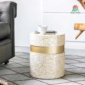 Mesa de centro moderna de plástico con incrustaciones de nácar y un anillo decorativo color bronce; un elemento moderno para la sala de estar - Product Image 3