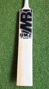Bat de cricket en bois d'orme anglais mb malik umz black edition avec housse de protection gratuite, couverture anti-bulles, grip supplémentaire et feuille anti-rayures, tout inclus. - Product Image 4