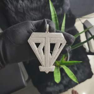 Pendentif de luxe en moissanite plaqué argent, entièrement pavé, style hip-hop, pour homme, collier statement, idéal pour les fêtes - Product Image 4