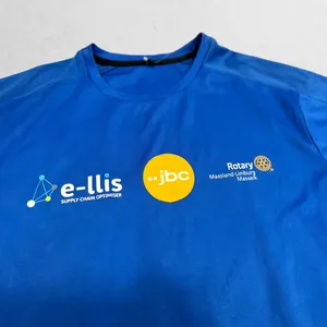 Camiseta Deportiva de Jersey Azul Rey para Hombre, Diseño en Blanco, Impresión Láser Personalizada, Uniforme de Equipo para Eventos de Verano, Venta al Por Mayor - Product Image 3
