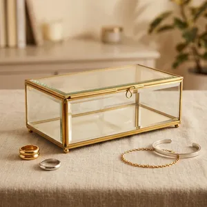 Boîte à bijoux en verre biseauté avec cadre en laiton, base miroir, organisateur de rangement pour bagues, colliers, accessoires, cosmétiques - Product Image 1