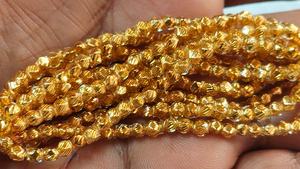 Perles de verre facettées dorées 4 mm, rondes, finition métallique pour la fabrication de bijoux, les projets d'artisanat et le montage de perles - Product Image 3