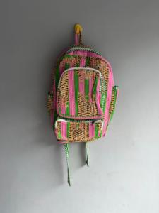 กระเป๋าเป้พิมพ์ลายเสือสีชมพูสีเขียวพร้อมกระเป๋าหลายช่องปิดซิปกระเป๋าเป้สะพายหลังแฟชั่นแบบนุ่มสำหรับทุกเพศ - Product Image 1