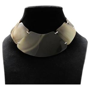 Collar de cuerno hecho a mano con textura suave, diseñado para mayor comodidad, durabilidad y como un accesorio de moda elegante para el día a día. - Product Image 1