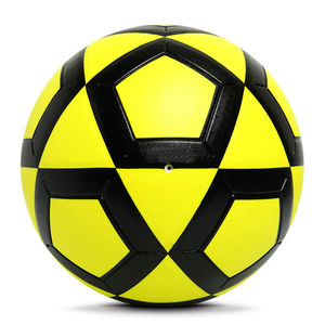 Balón de fútbol deportivo de PU amarillo y negro para todas las estaciones, balón de fútbol para entrenamiento al aire libre, balón de fútbol de alto rendimiento, color personalizado. - Product Image 4