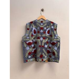 Chaleco de terciopelo indio Suzani con bordado floral hecho a mano, chaleco para mujer, ropa de fiesta. - Product Image 5