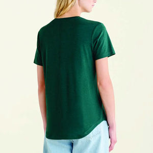 Camiseta de Verano Moderna para Mujer, Talla Grande, con Detalle de Agujeros, Colores y Logotipo Personalizables, 100% Algodón, Hecha en Pakistán - Product Image 2