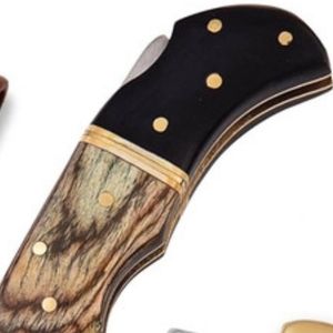 Cuchillos Plegables Premium con Hoja de Acero con Patrón de Damasco, Mango Ergonómico de Madera, Funda de Cuero y Clip de Bolsillo para Caza y Camping - Product Image 4