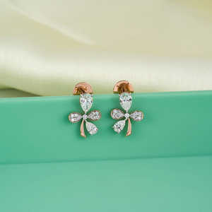 Pendientes de Diamantes en Oro Puro con Brillantes Gotas - Joyería Elegante y Lujosa - Product Image 1