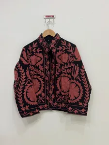 Veste bohème vintage en velours Suzani respirant, brodée à la main avec des motifs floraux, doublure en coton, col montant, manches longues - Product Image 1