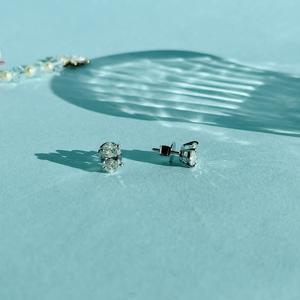 Pendientes de diamantes cultivados en laboratorio con certificación GIA de 1.50 CT E VVS1, corte brillante ovalado excelente, oro blanco de 14k, diseño unisex, estilo minimalista. - Product Image 2