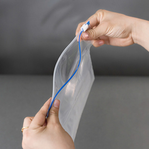 ถุงพลาสติก LDPE แบบมีซิป ใช้ซ้ำได้ ใช้กับไมโครเวฟได้ หนา 45-70 มม. พิมพ์โลโก้ได้ตามต้องการ ปิดสนิท กลิ่นไม่รั่วซึม - Product Image 5