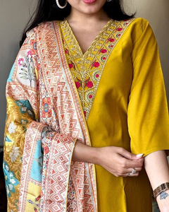Ensembles Kurti droit en viscose Chanderi couleur moutarde très demandés pour femmes, avec pantalon et dupatta en soie imprimée - Product Image 6
