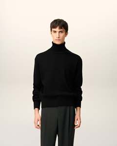 Suéter de Lana Negro para Hombre, Cuello Alto, Diseño Minimalista de Color Sólido, Logotipo Frontal, Ropa de Invierno, Corte Regular, Pullover - Product Image 3
