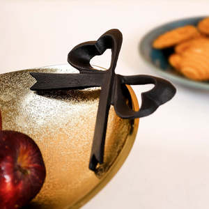 Bol à fruits en métal doré de luxe avec poignées sculptées artistiquement, bol de service décoratif pour table à manger, comptoir de cuisine, salon - Product Image 3