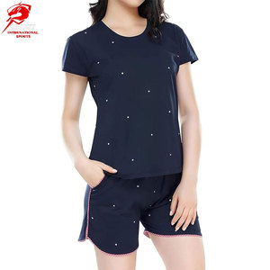 เสื้อยืดแฟชั่นผู้หญิงสีสันตามสั่ง ชุดเสื้อผ้าที่ทำจากผ้าระบายอากาศได้ดี เนื้อผ้านุ่ม สวมใส่สบาย เหมาะสำหรับกิจกรรมลำลอง - Product Image 1