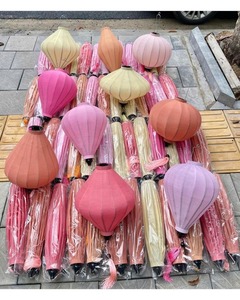 โคมไฟไหมโฮอิแบบดั้งเดิม 99 โคม ทำด้วยมือ เป็นมิตรกับสิ่งแวดล้อม ทนทาน สีแดง เหลือง น้ำเงิน สำหรับเทศกาลเท็ต งานแต่งงาน ร้านอาหาร และบ้าน - Product Image 3