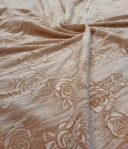 Tissu en velours gaufré texturé en trois dimensions à motif structurel, textile de luxe monochrome pour vêtements et décoration intérieure - Product Image 3