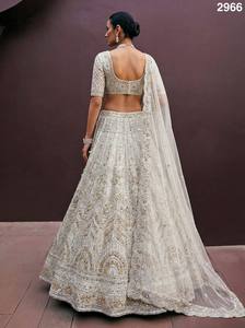 PRYOSHA EXPORT Lehenga Choli de mariée en ivoire, richement brodé, avec dupatta en tulle, tenue de mariage de luxe pour femme, séchage rapide - Product Image 2