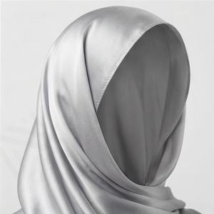 ผ้าพันคอไหมพิมพ์ลายจุดสไตล์ชาติพันธุ์สำหรับผู้หญิง คุณภาพพรีเมียม เนื้อผ้านุ่ม สวมใส่สบาย ผ้าคลุมศีรษะแบบเรียบร้อย ผ้าพันคอแฟชั่นทันสมัยสำหรับชาวมุสลิม - Product Image 4