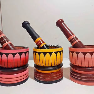 Tabla de Cortar de Madera Natural Okhli de Calidad Premium Tradebyd, Tabla de Cortar Rústica Hecha a Mano, Apta para Lavavajillas, Molinillo para Especias - Product Image 1