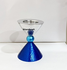 Portavelas 2 en 1 Diva Collections, Hecho a Mano en Aluminio con Acabado Martillado, Dorado y Negro, Impermeable, Duradero, Moderno y Elegante - Product Image 3