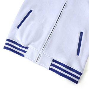 Chaqueta Universitaria de Lana Bicolor Zeta Blanca |   Sororidad Personalizada Bordada de Primera Calidad |   Ropa Urbana Estilo Universitario, Resistente al Viento y Calefactable - Product Image 3