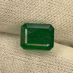 ESMERALDA NATURAL DE 8X10MM CON CORTES DE OCHO ÁNGULOS. HERMOSA ESMERALDA PARA JOYERÍA. - Product Image 1