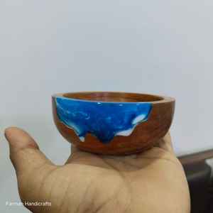 Bol décoratif artisanal en résine et bois pour la maison et la cuisine à prix avantageux - Product Image 1