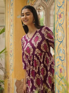 ชุดเดรสทรงอานาร์กาลีพิมพ์ลายเรขาคณิตสไตล์อินเดีย ผ้ามัสลินพรีเมียม ระบายช่วงเอว ความยาวครึ่งน่อง ระบายอากาศได้ดี เหมาะสำหรับฤดูร้อน ดีไซน์ล่าสุด - Product Image 3