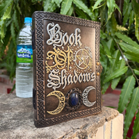 Carnet de notes en cuir « Livre des Ombres », Grimoire en pierre de lapis-lazuli à triple lune en relief 3D, Livre de sorts vintage pour la sorcellerie Wiccan