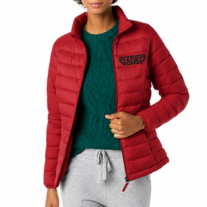 Veste matelassée rouge pour femme, col montant, fermeture éclair, légère, manches longues, avec logo personnalisé - Product Image 2