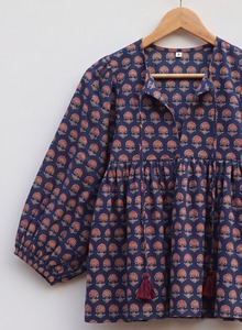 เสื้อกล้ามผ้าฝ้ายผู้หญิงลายดอกไม้บาติกวาดมือ แต่งโบว์ลูกไม้ ระบายอากาศได้ดี เป็นมิตรกับสิ่งแวดล้อม สวมใส่สบาย เหมาะสำหรับเป็นของขวัญ ขายส่ง - Product Image 4