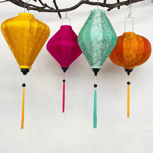 Lanterne en soie du Vietnam, lanternes suspendues en bambou de Hoi An, lumière pour décoration de mariage, luxe, nombreuses formes, colorées - Product Image 1