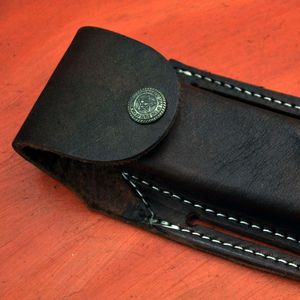 Cuchillo de Caza de Acero de Damasco con Hoja de Punta Caída, Mango de Madera y Funda de Cuero con Perilla de Apertura para Uso en Exteriores y Camping - Product Image 4