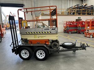 รถยกแบบกรรไกรไฟฟ้า JLG 1930ES ขนาด 19 ฟุต ใช้พลังงานแบตเตอรี่ เหมาะสำหรับงานยกของในคลังสินค้า โรงงาน และงานบำรุงรักษา - Product Image 5