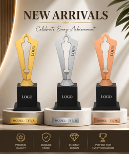 Trophée élégant en métal avec une finition dorée de qualité supérieure, idéal pour récompenser les champions et reconnaître les contributions exceptionnelles. - Product Image 1