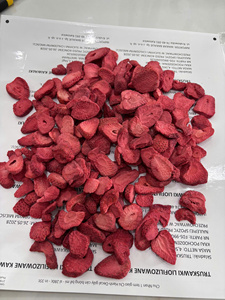 Tranches de fraises séchées au soleil de qualité supérieure, fabriquées à partir de fruits frais du Vietnam, pour la pâtisserie, la décoration, les collations et l'arôme naturel - Macy - Product Image 5