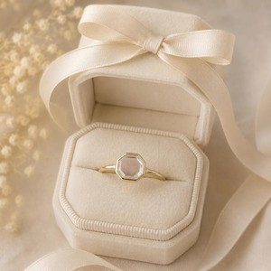 Bague solitaire minimaliste à sertissage clos, bande fine, bijoux de mariée, avec magnifique diamant octogonal de laboratoire, en or massif 10K 14K 18K - Product Image 1