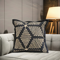 Housse de coussin carrée en coton 100% avec broderie de canard, design floral moderne et écologique pour la décoration de la maison.