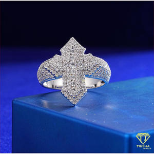 Anillo de cruz para hombre de plata 925 de lujo con diamantes cultivados en laboratorio y diseño de piedras brillantes. - Product Image 3